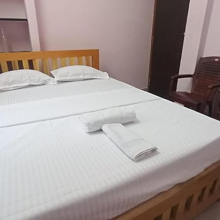 Thiru Arunai Guest House Tiruvannāmalai Exteriör bild