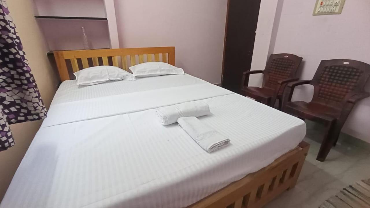 Thiru Arunai Guest House Tiruvannāmalai Exteriör bild