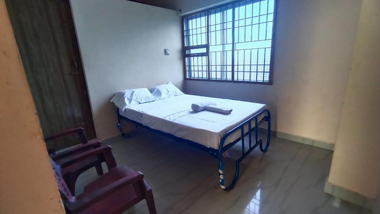 Thiru Arunai Guest House Tiruvannāmalai Exteriör bild
